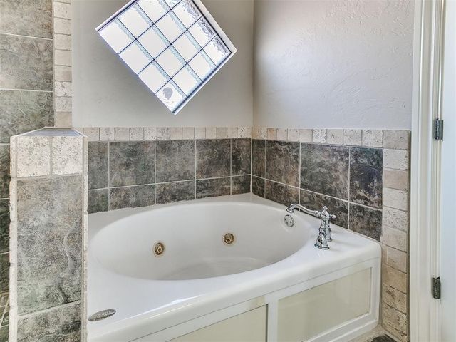 16400 Winding Park Drive, Edmond, OK 73013