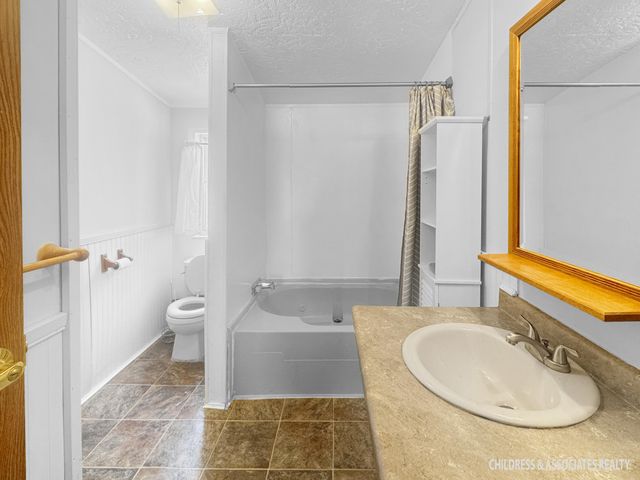 1208 Beaver Dam Drive NE, Belmont, MI 49306