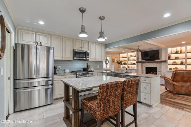 4606 Stormon Ct, Louisville, KY 40220