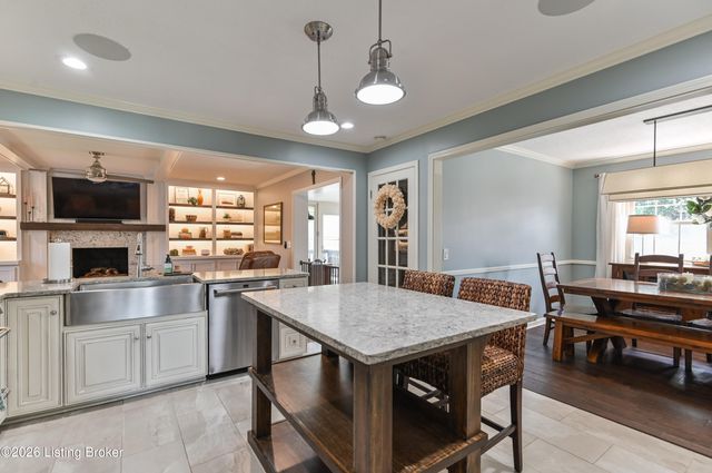 4606 Stormon Ct, Louisville, KY 40220