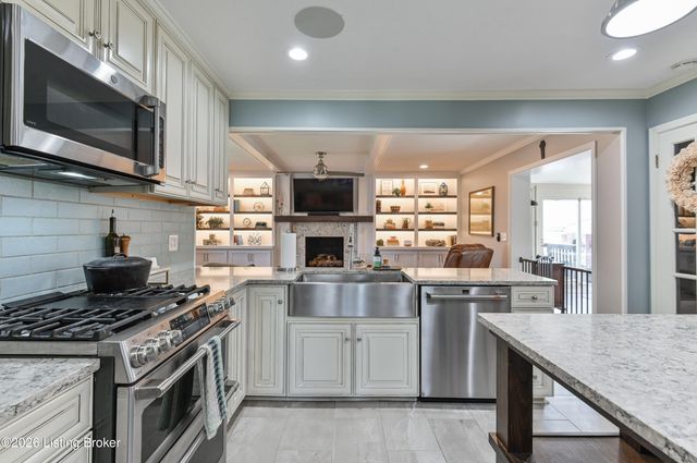 4606 Stormon Ct, Louisville, KY 40220