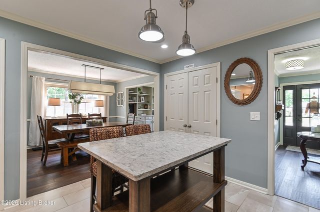 4606 Stormon Ct, Louisville, KY 40220