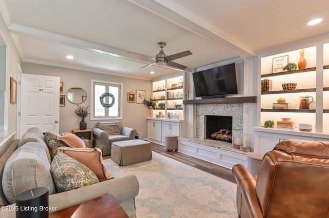 4606 Stormon Ct, Louisville, KY 40220