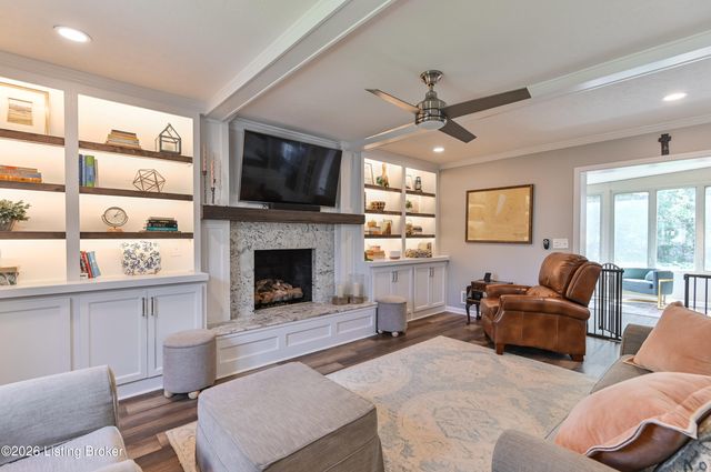 4606 Stormon Ct, Louisville, KY 40220