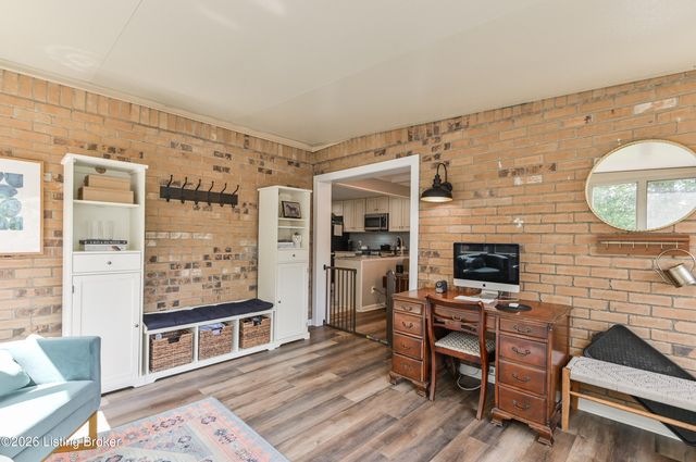 4606 Stormon Ct, Louisville, KY 40220