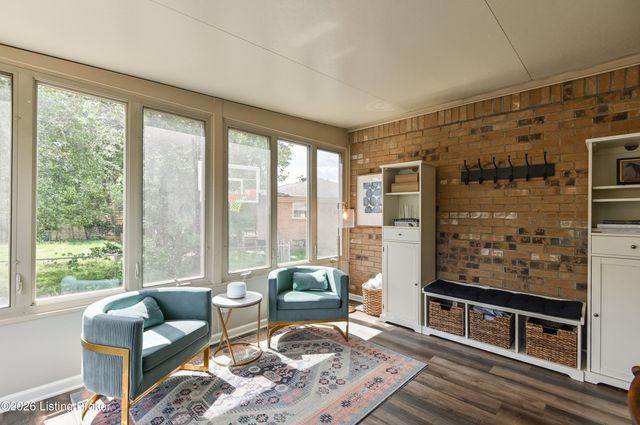 4606 Stormon Ct, Louisville, KY 40220