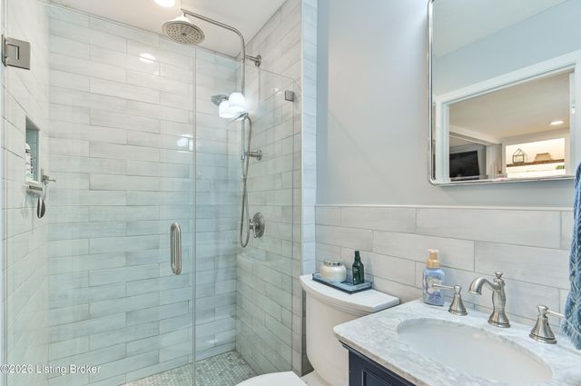 4606 Stormon Ct, Louisville, KY 40220