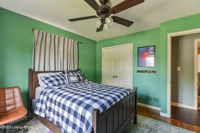 4606 Stormon Ct, Louisville, KY 40220