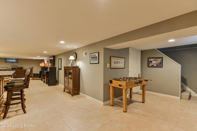 4606 Stormon Ct, Louisville, KY 40220