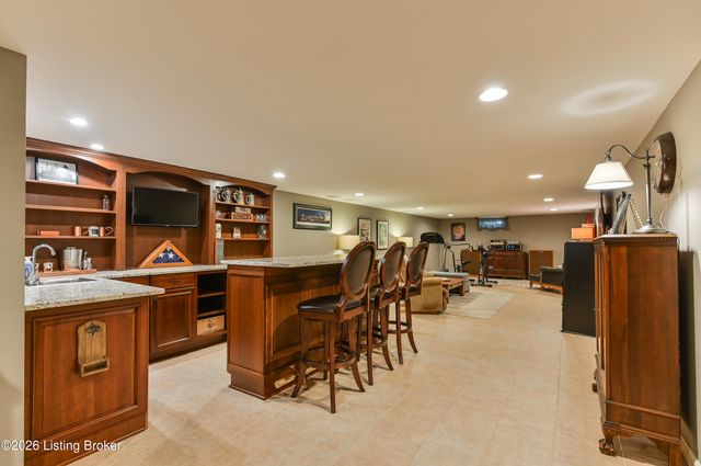 4606 Stormon Ct, Louisville, KY 40220