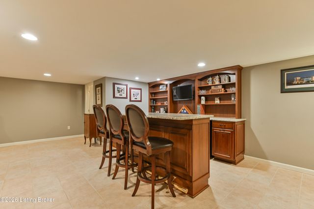 4606 Stormon Ct, Louisville, KY 40220