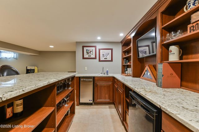 4606 Stormon Ct, Louisville, KY 40220