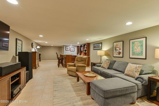 4606 Stormon Ct, Louisville, KY 40220