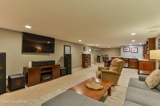 4606 Stormon Ct, Louisville, KY 40220