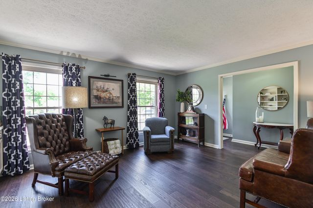 4606 Stormon Ct, Louisville, KY 40220