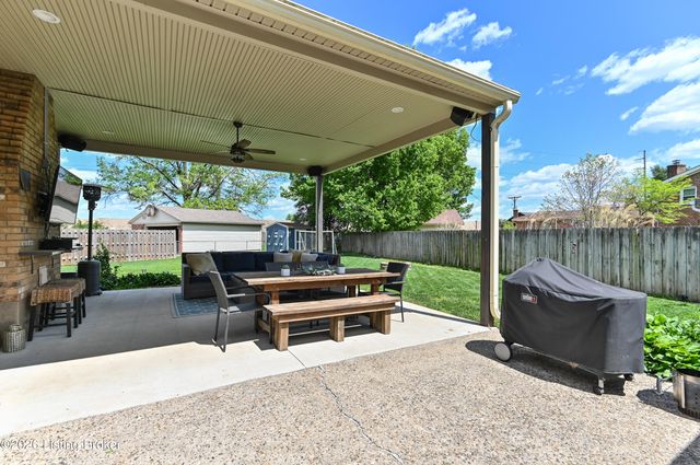 4606 Stormon Ct, Louisville, KY 40220