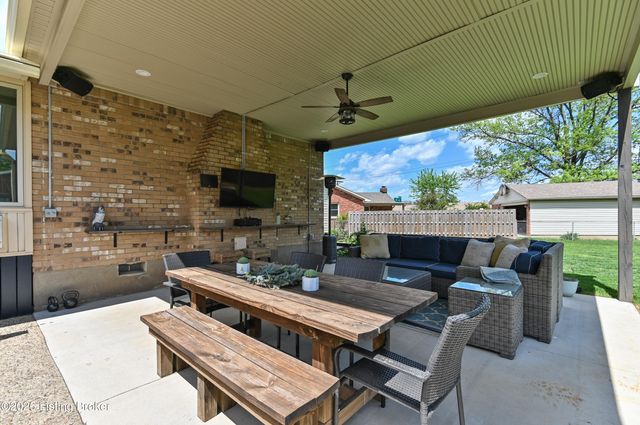 4606 Stormon Ct, Louisville, KY 40220