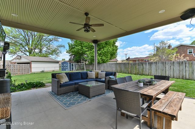 4606 Stormon Ct, Louisville, KY 40220