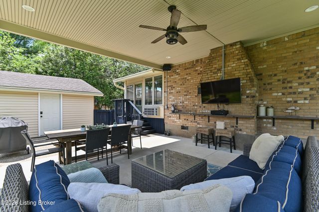 4606 Stormon Ct, Louisville, KY 40220