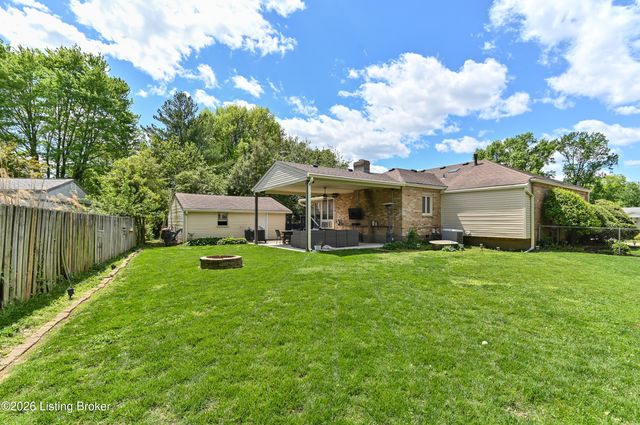 4606 Stormon Ct, Louisville, KY 40220