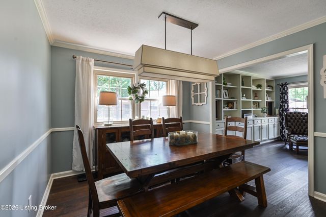 4606 Stormon Ct, Louisville, KY 40220