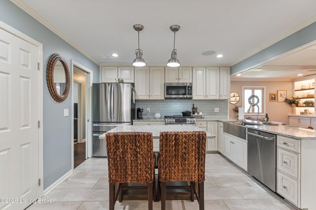 4606 Stormon Ct, Louisville, KY 40220