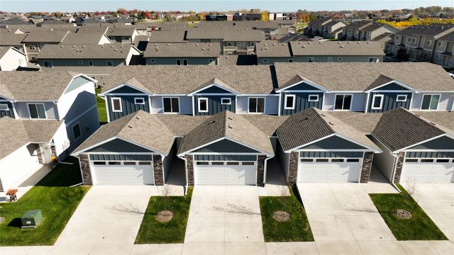 213 NW Waverly Drive, Waukee, IA 50263