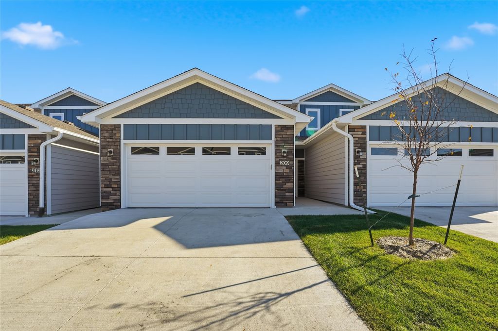 213 NW Waverly Drive, Waukee, IA 50263