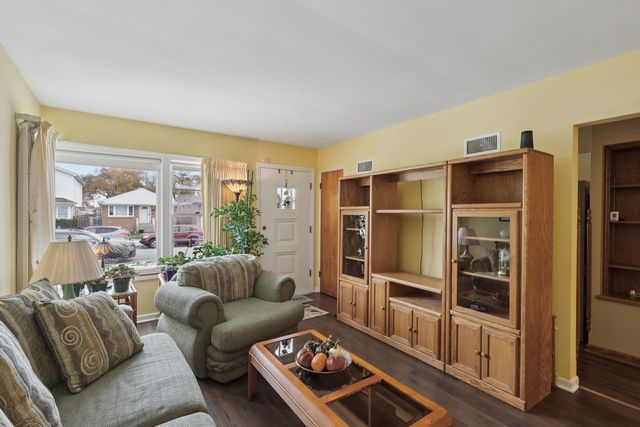 1034 31st Avenue, Bellwood, IL 60104