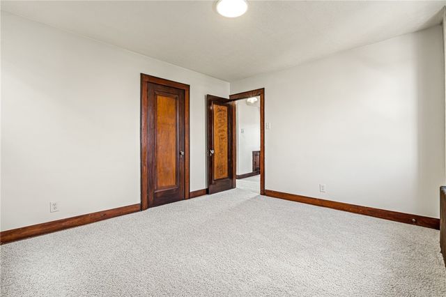 114 Augusta St, Mt Washington, PA 15211