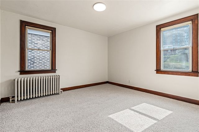 114 Augusta St, Mt Washington, PA 15211