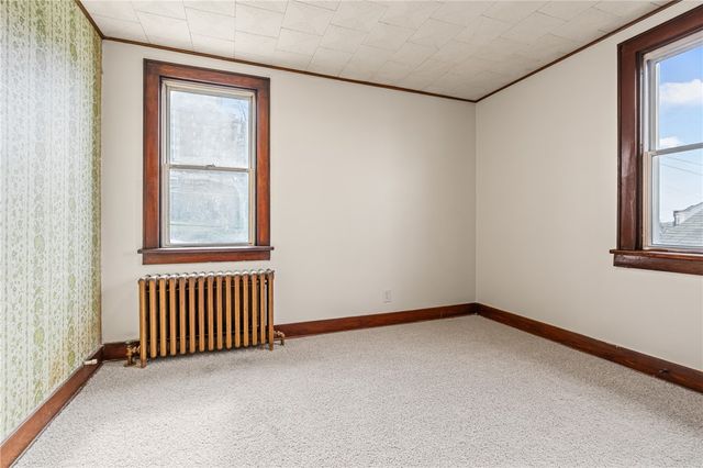 114 Augusta St, Mt Washington, PA 15211