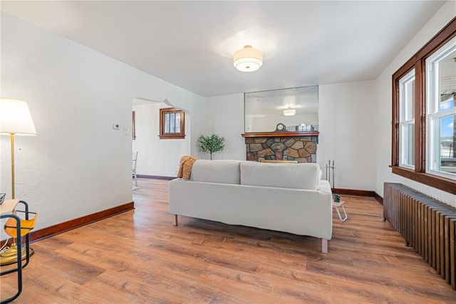 114 Augusta St, Mt Washington, PA 15211