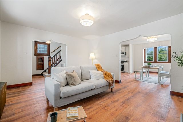 114 Augusta St, Mt Washington, PA 15211