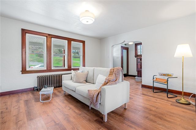 114 Augusta St, Mt Washington, PA 15211