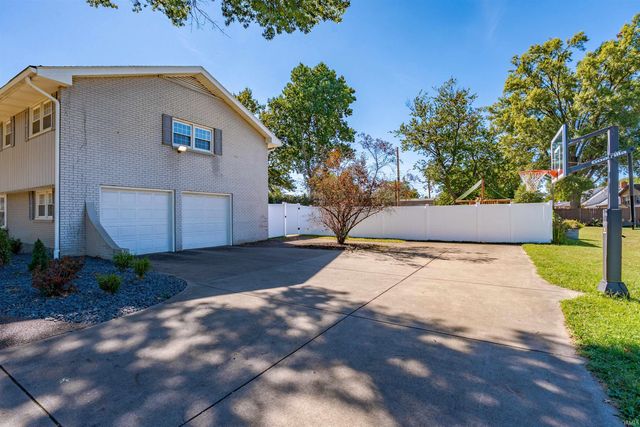 615 Trinity Drive, Evansville, IN 47714