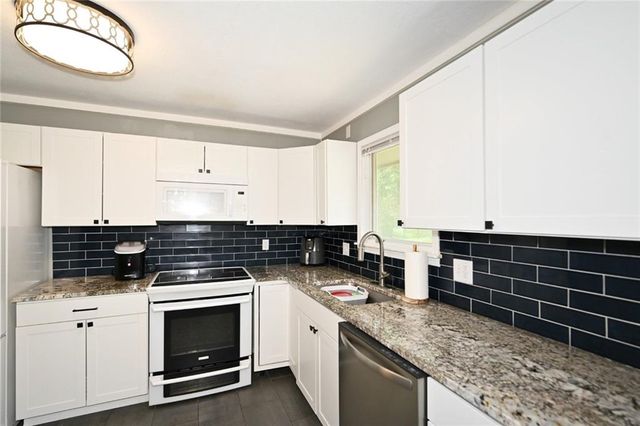 7320 NW 78th Street, Kansas City, MO 64152