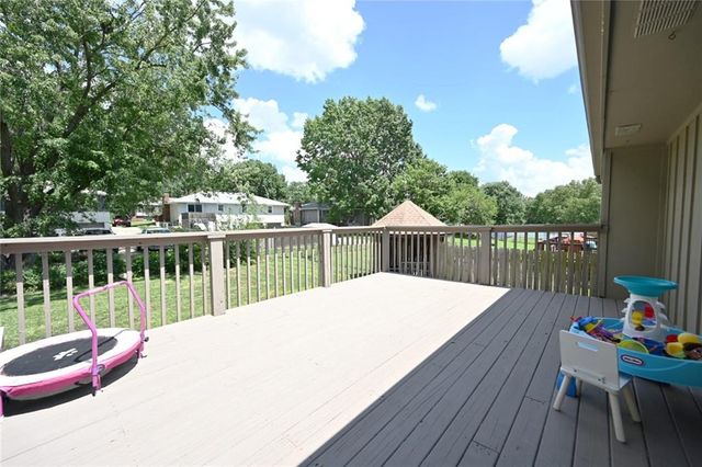 7320 NW 78th Street, Kansas City, MO 64152