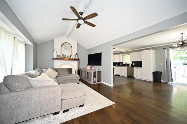 7320 NW 78th Street, Kansas City, MO 64152