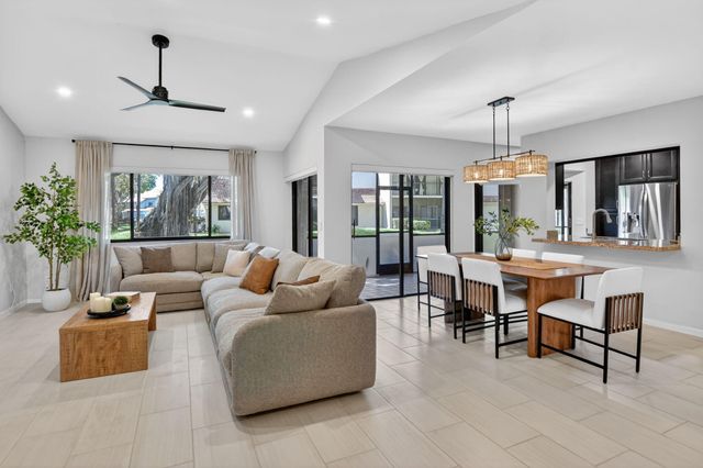 5530 Coach House Circle A, Boca Raton, FL 33486