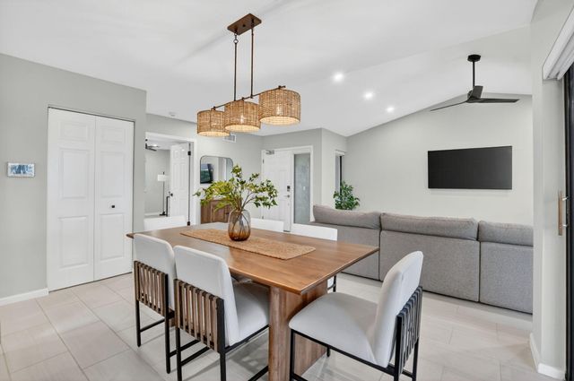 5530 Coach House Circle A, Boca Raton, FL 33486