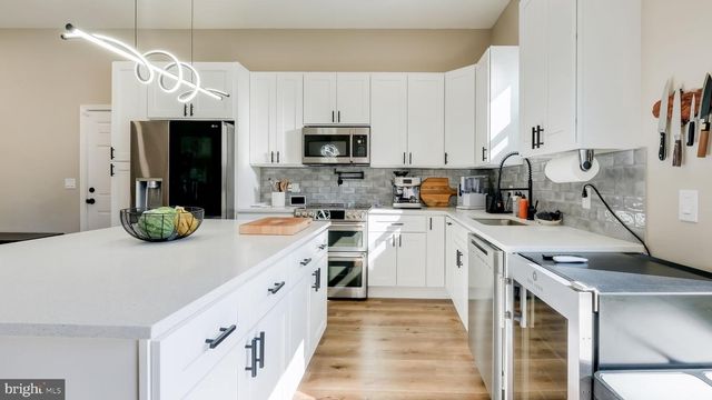 27 BITTERSWEET RD, Levittown, PA 19057