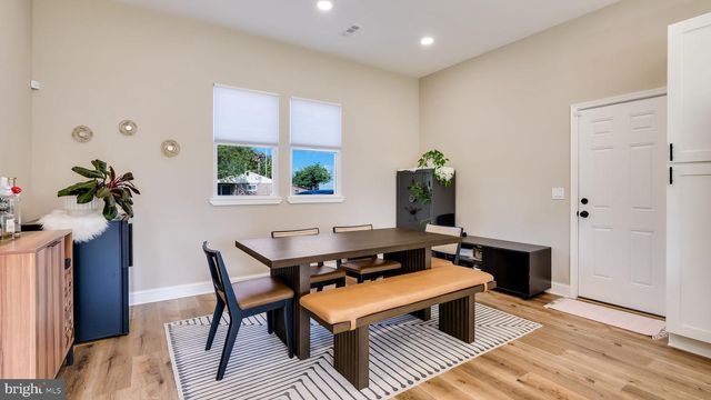 27 BITTERSWEET RD, Levittown, PA 19057