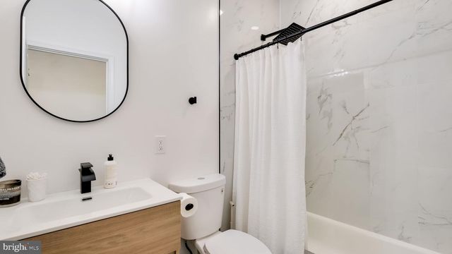 27 BITTERSWEET RD, Levittown, PA 19057