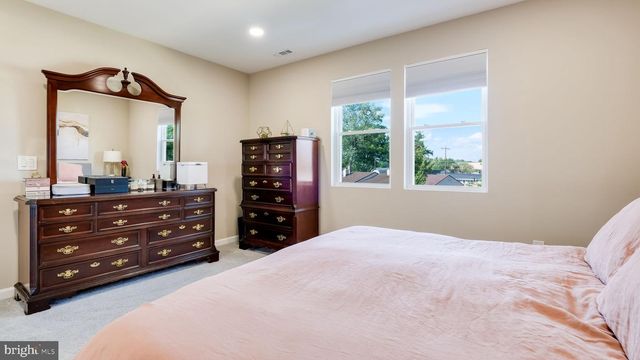27 BITTERSWEET RD, Levittown, PA 19057