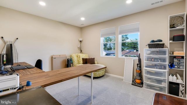 27 BITTERSWEET RD, Levittown, PA 19057