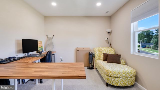 27 BITTERSWEET RD, Levittown, PA 19057