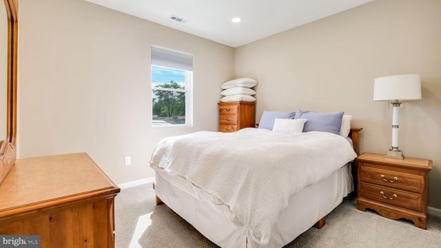 27 BITTERSWEET RD, Levittown, PA 19057