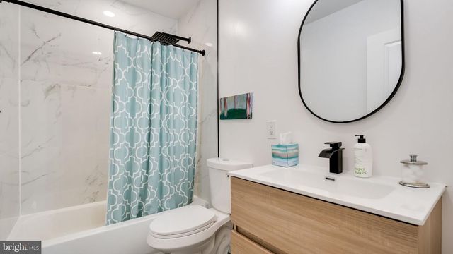 27 BITTERSWEET RD, Levittown, PA 19057
