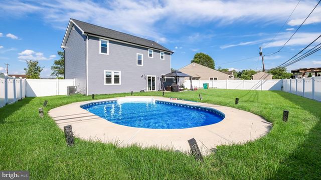 27 BITTERSWEET RD, Levittown, PA 19057